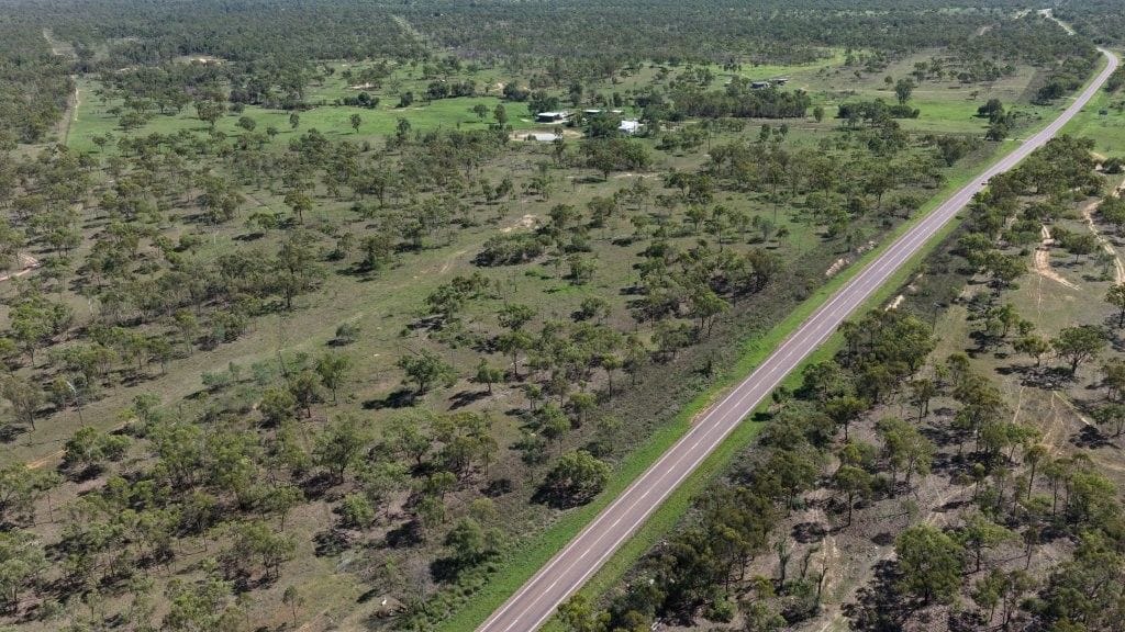 Flinders Highway, Breddan