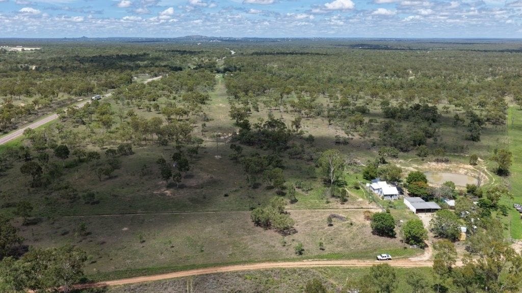 Flinders Highway, Breddan