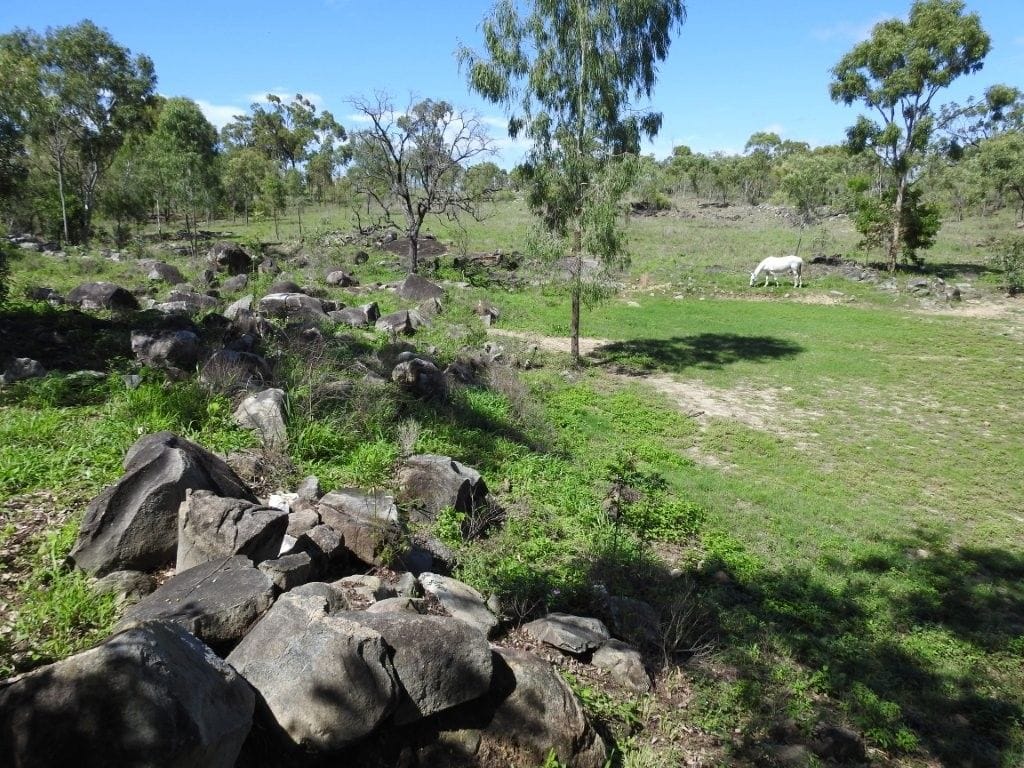 Flinders Highway, Breddan