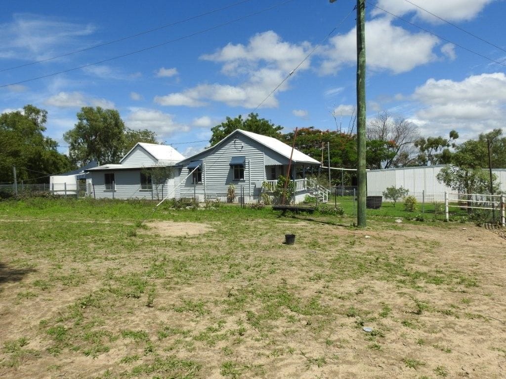 Flinders Highway, Breddan