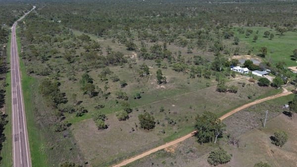 Flinders Highway, Breddan