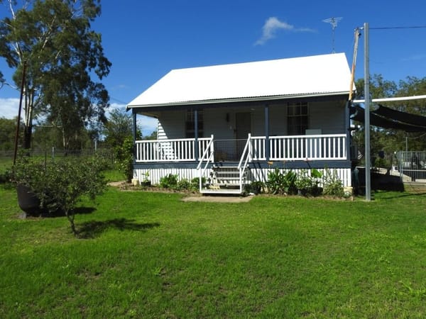 Flinders Highway, Breddan