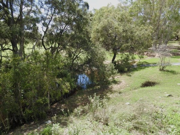 Flinders Highway, Breddan