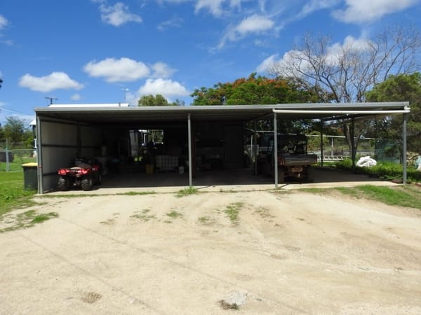 Flinders Highway, Breddan