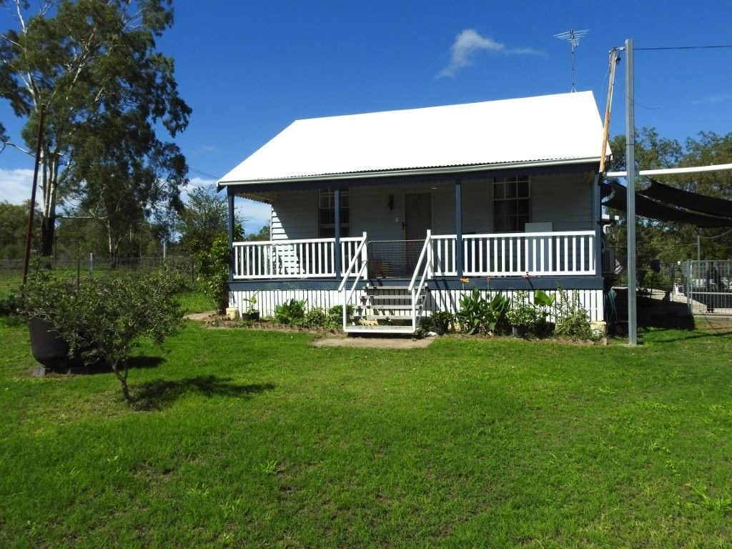 Flinders Highway, Breddan