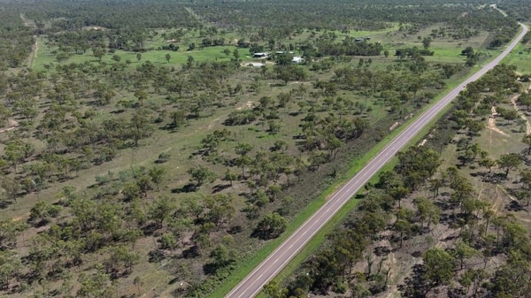 Flinders Highway, Breddan