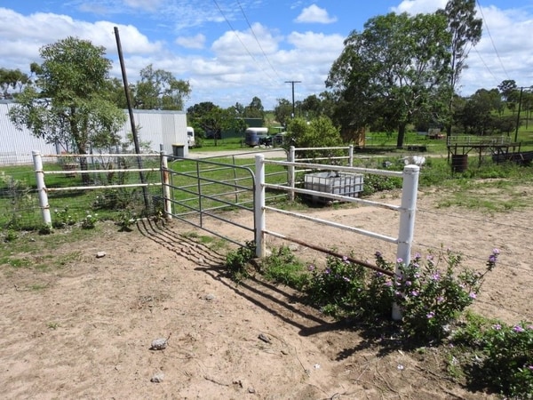 Flinders Highway, Breddan